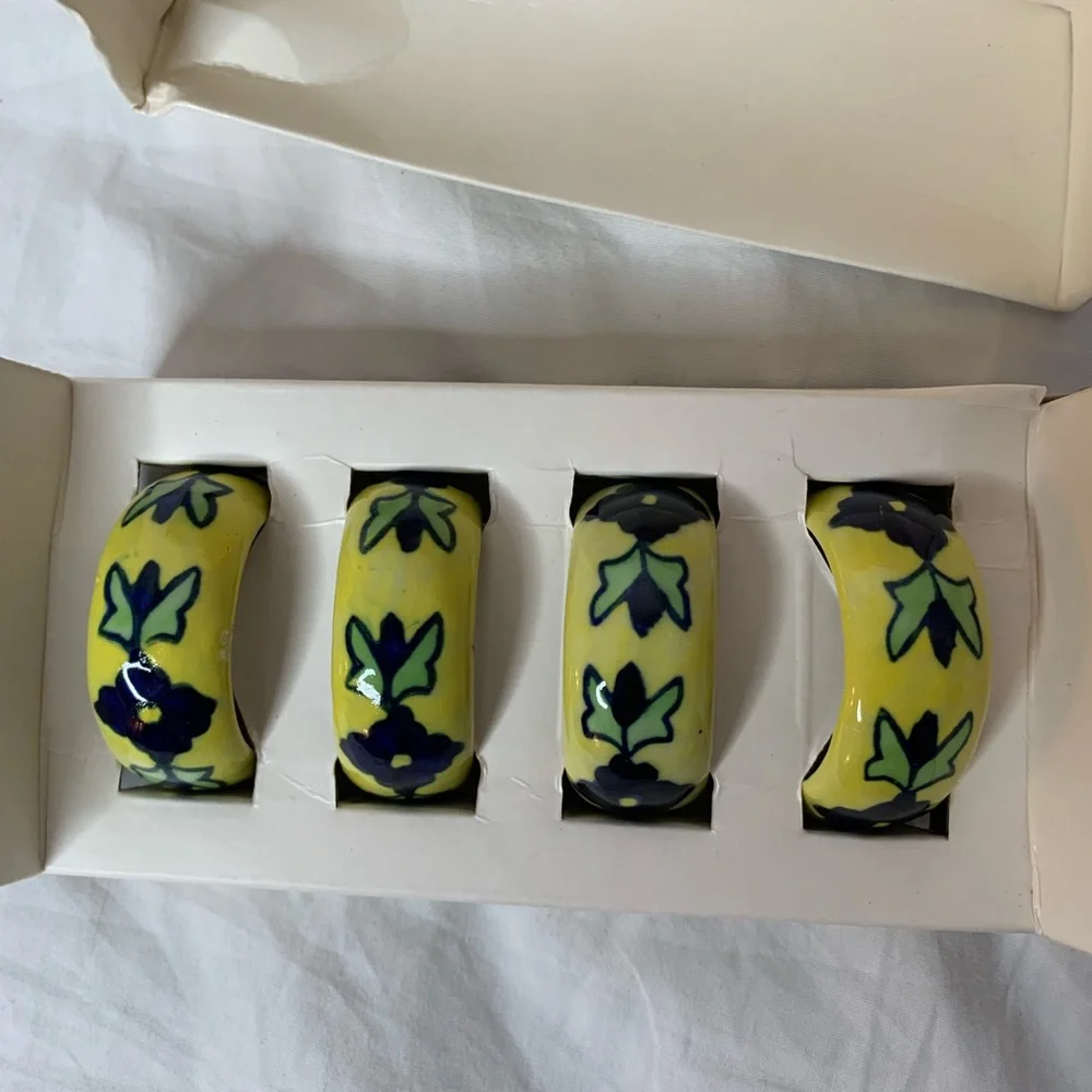 Pier 1 napkin rings ceramic set of 4 NIB